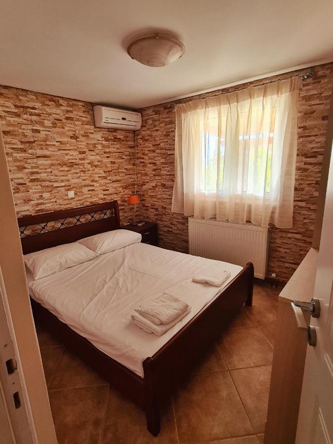 Guesthouse Petrothalassa Porto Heli Ngoại thất bức ảnh